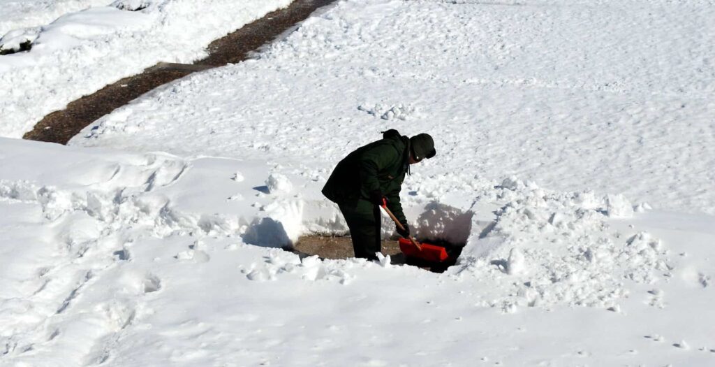 shoveling 17328 1920 e1569517789230