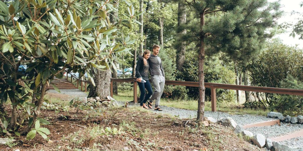 IMG 2954 CoupleWalking 2400x1200